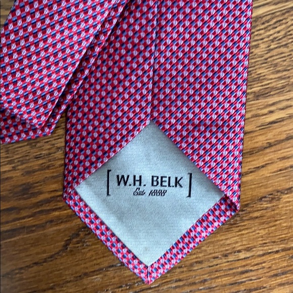 WH Belk neck tie 100% silk red and blue color - Picture 3 of 3